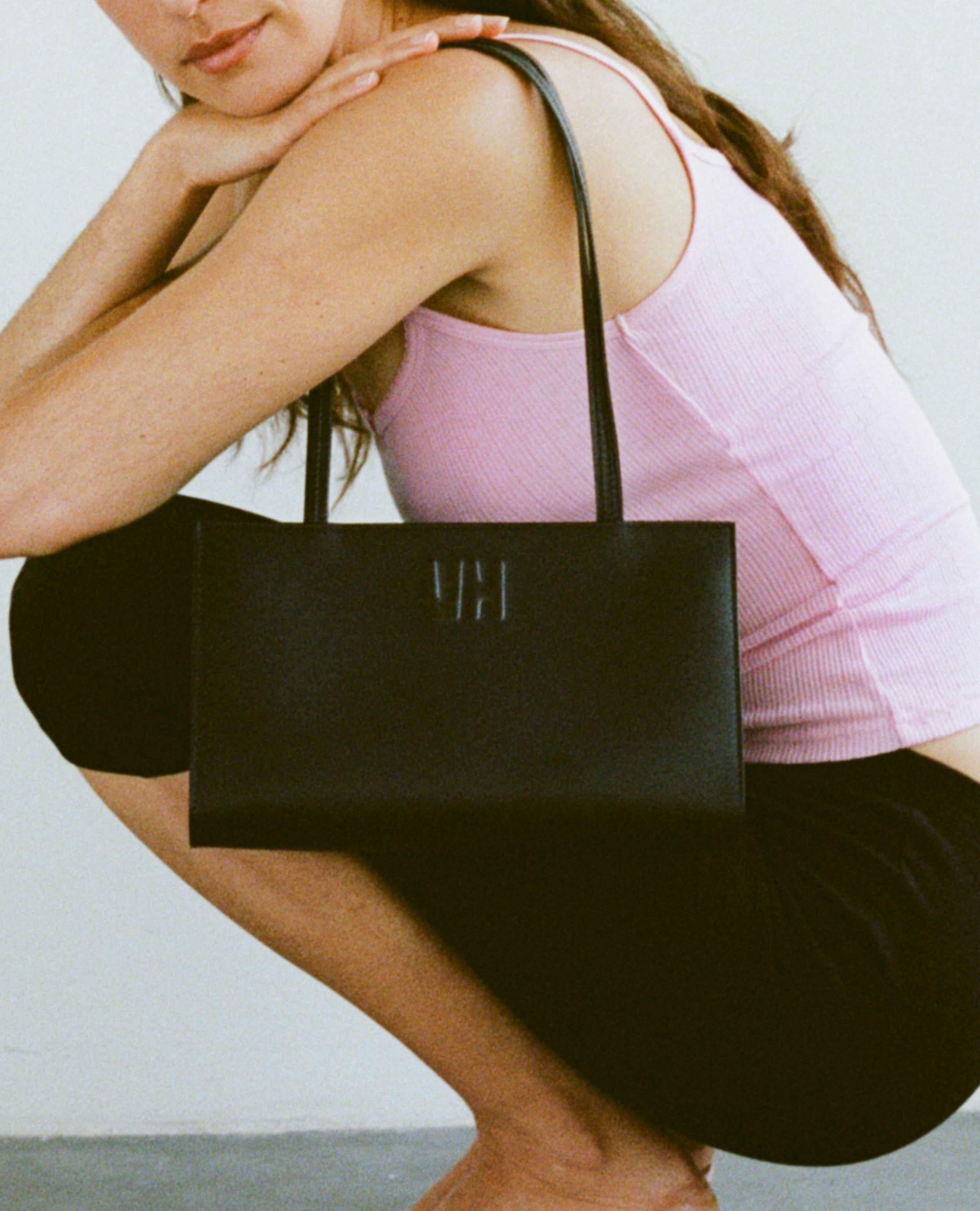 VH MEDIUM BLACK